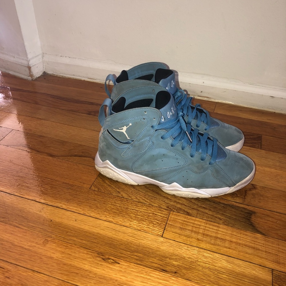 Air Jordan 7 Pantone